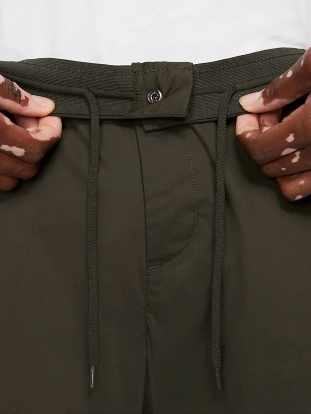 NIKE Style Essentials Unlined Woven Green Cargo Pants - Picture 4 of 9